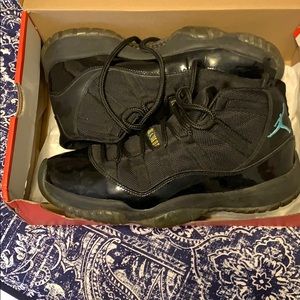 Air Jordan tennis shoes. Men size US 9/EUR 42.5